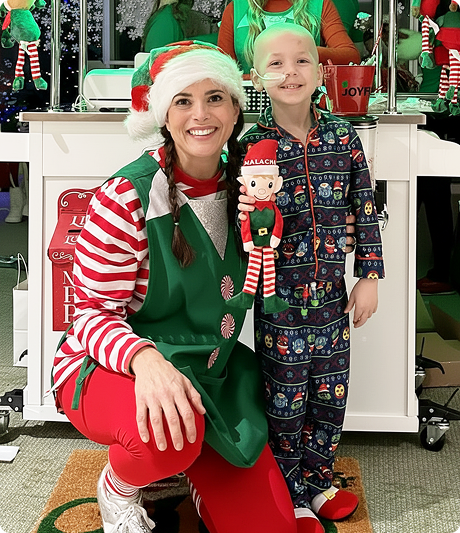 JOYFUL Cart volunteer with child